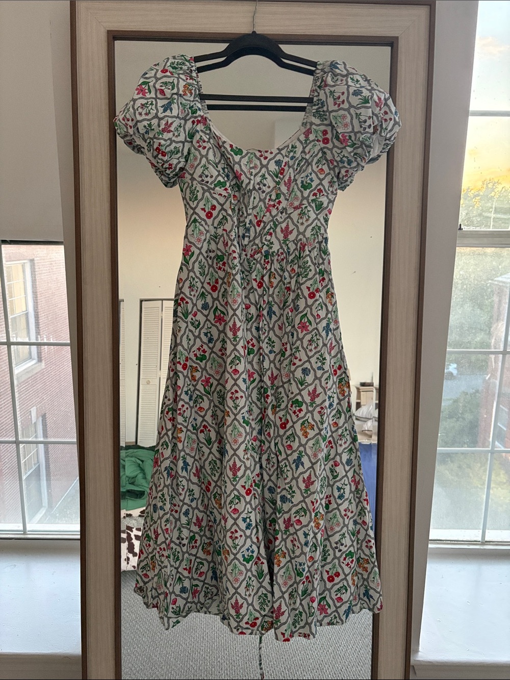 Floral Puff-Sleeve Midi Dress in White and Green